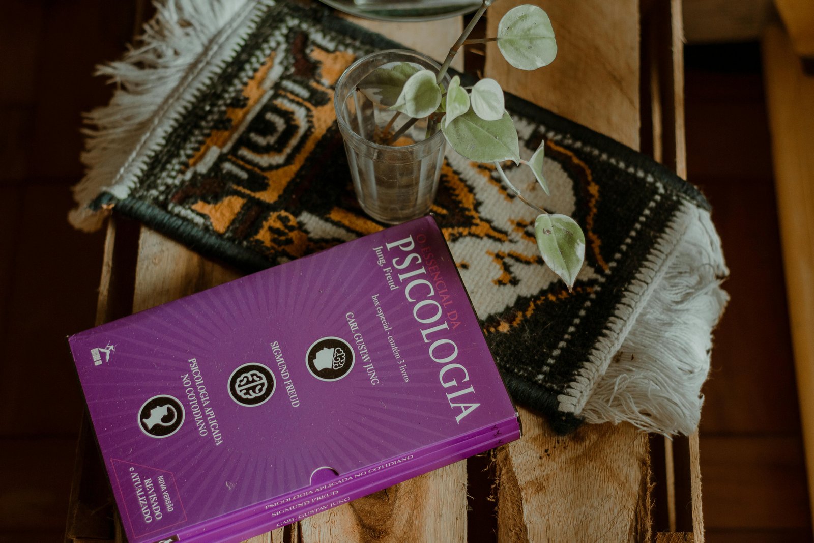 The Hook: The Psychology Behind 10/10 Book Titles